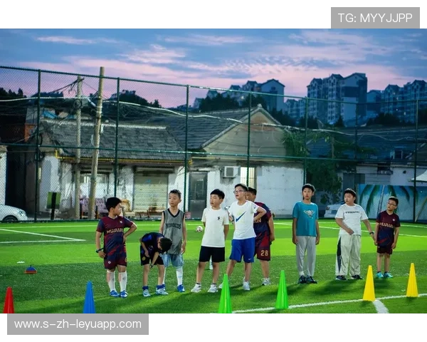 俱乐部青训选拔日活动吸引众多有潜力少年参与，足球青训俱乐部招生宣传